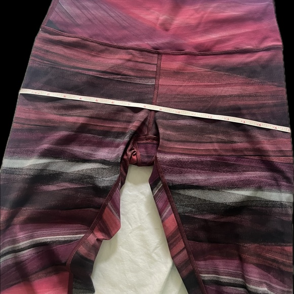 Lululemon Wunder Under Leggings - Picture 9 of 10